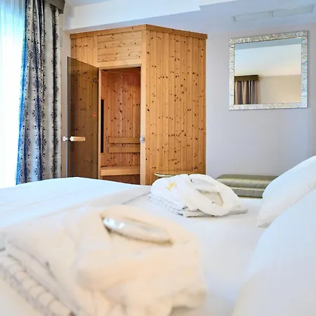 Hotell Parc Flora S 4*