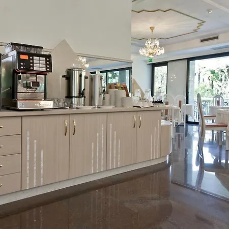 Hotell Parc Flora S 4*